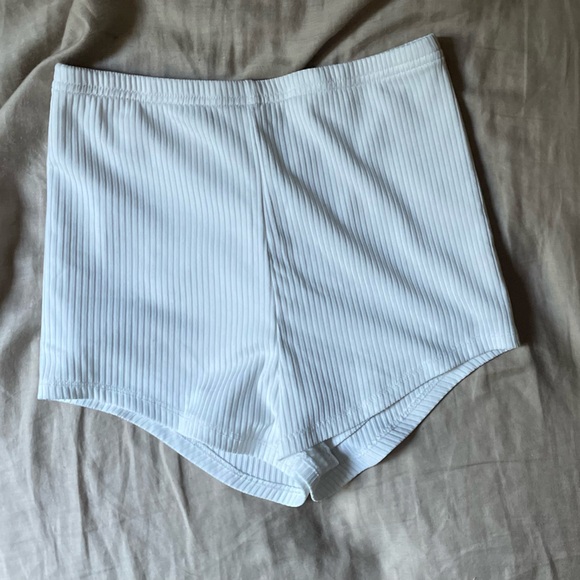 PRINCESS POLLY SIZE US2 white ribbed shorts - Picture 3 of 4